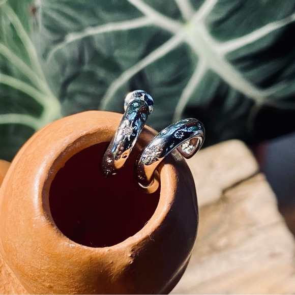 NWOT Silver Open Hoop Earrings - Picture 3 of 6